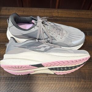 Saucony Tempus Women's Gray and purple Running Shoes